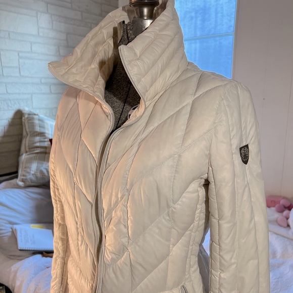 White Vince Camuto Jacket puffy Coat size small LIKE NEW - Picture 1 of 6